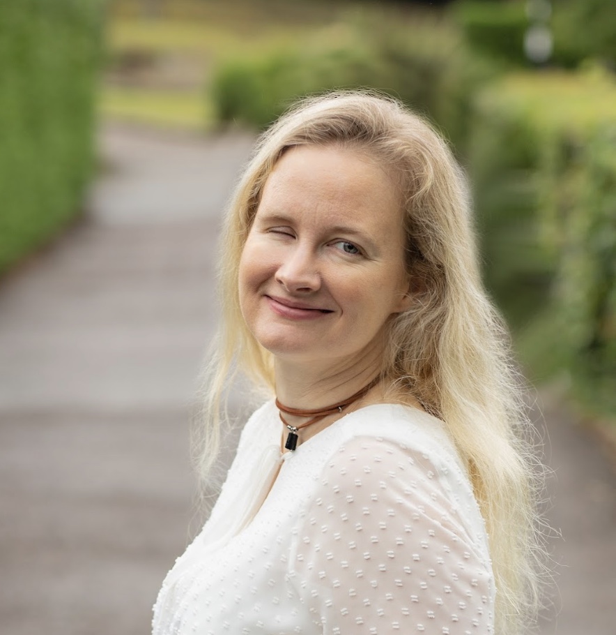 Helen Snape Alicia Krasko Stepmom coach Stepmom support stepmom help stepmom advice stepmom struggles The Stepmom Side podcast